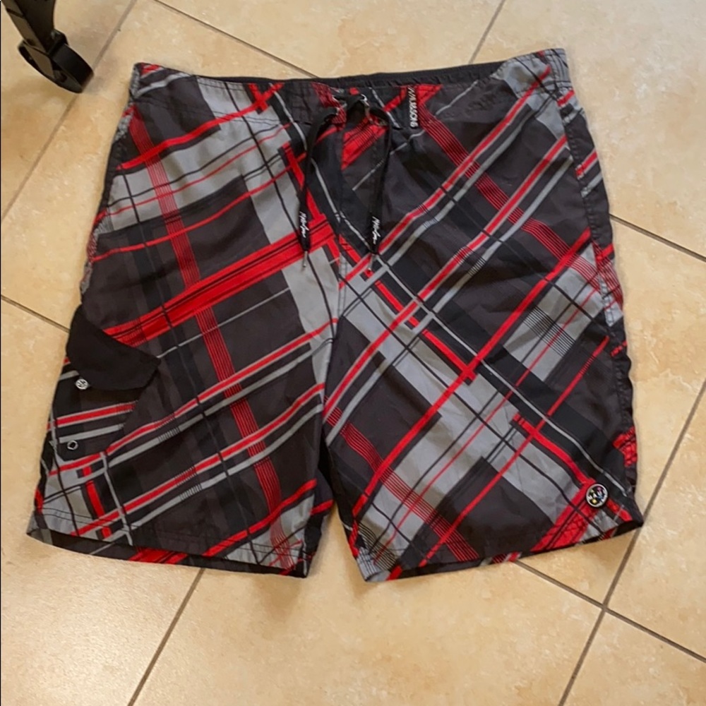 Maui & Sons Men’s board shorts size 38